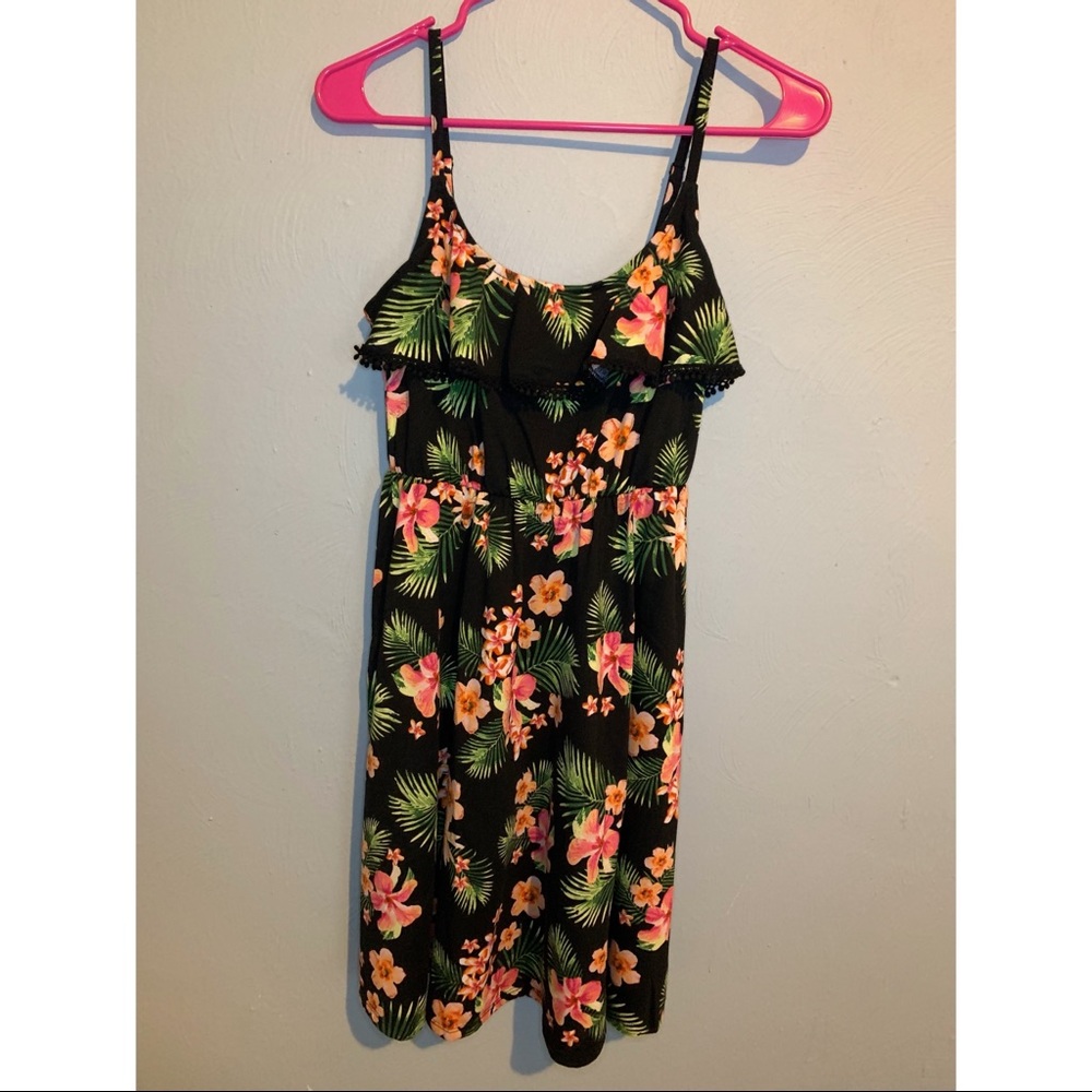 Floral Dress with adjustable straps. Size Small